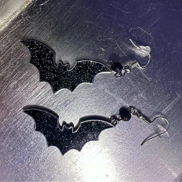 Dangly sparkly bat earrings 🦇 - Picture 2 of 3